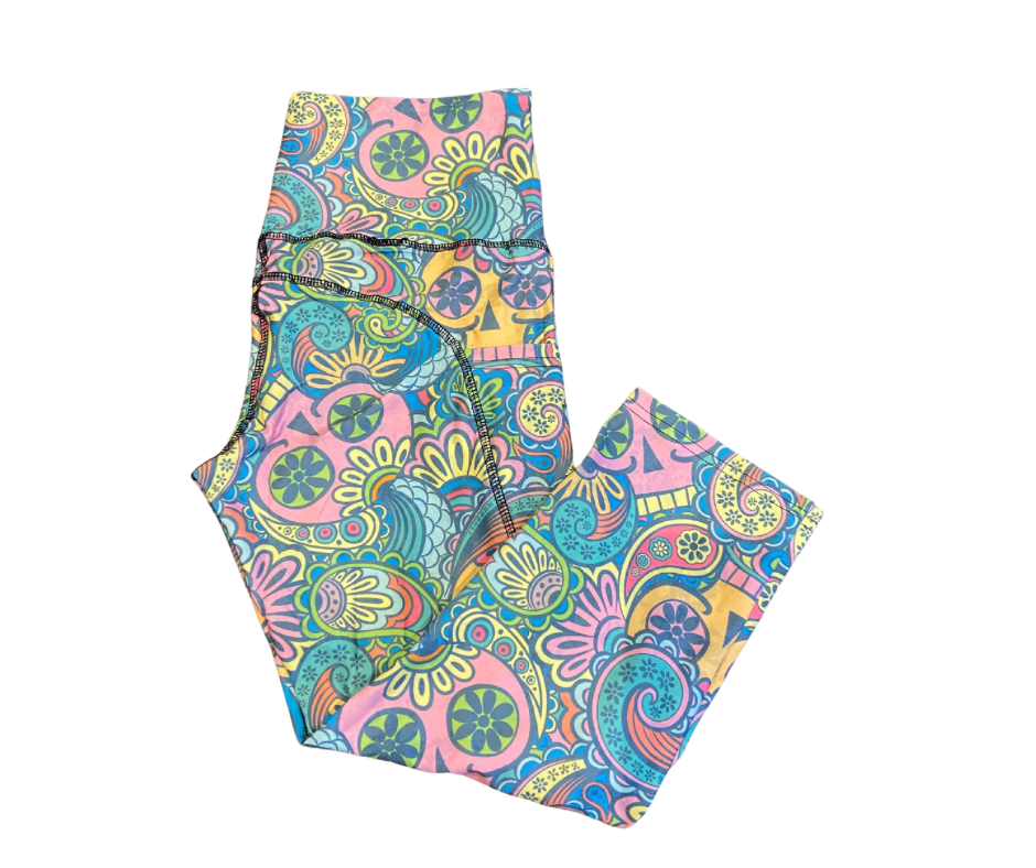 Paisley Skull Thigh Pocket Capri Leggings