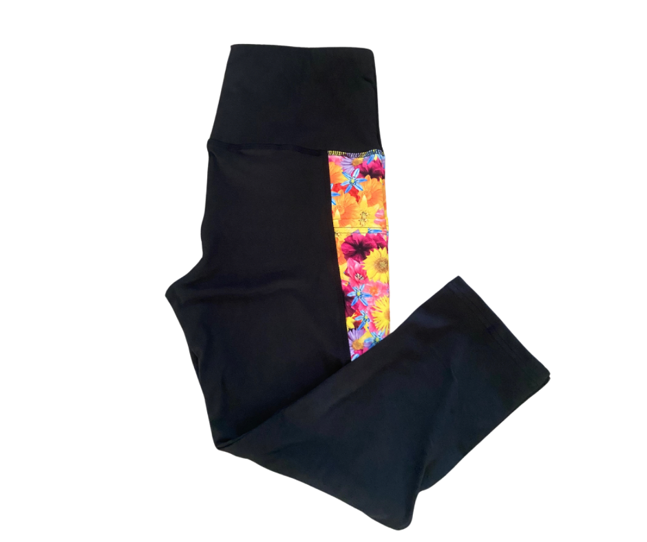 Pretty Flowers Capri Triangle Pocket Leggings