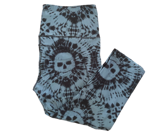 Black Shibori Skull Thigh Pocket Capri Leggings