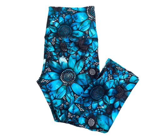 Indigo Flowers thigh pocket Capri leggings