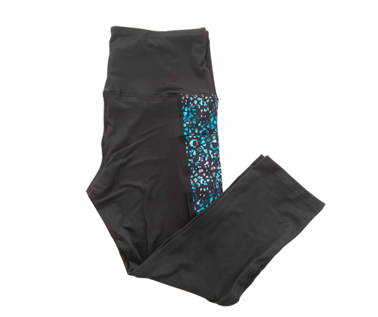 Indigo Leopard Triangle Pocket Capri Leggings