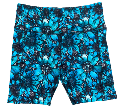 Indigo Flowers thigh pocket shorts
