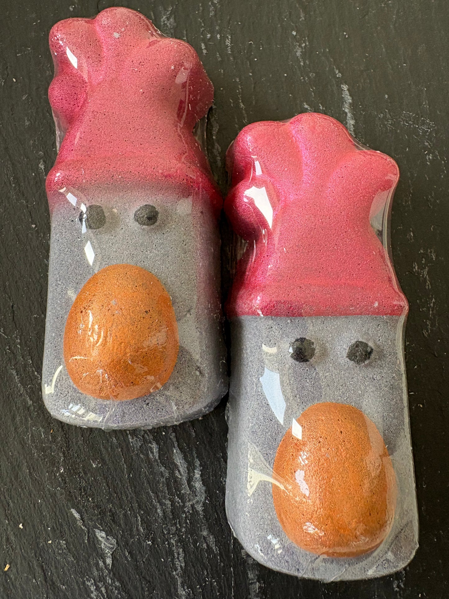 Feathers The Penguin Bath Bomb