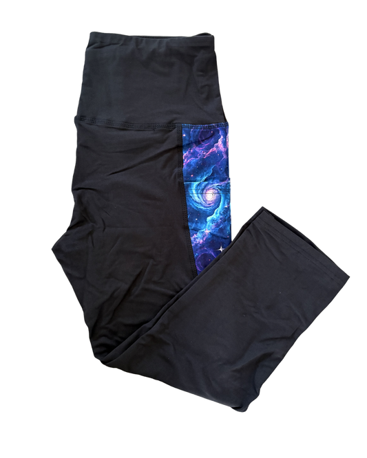 Cosmic Dreams Capri triangle pocket leggings