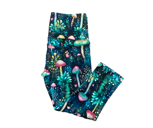 Green toadstool thigh pocket Capri leggings